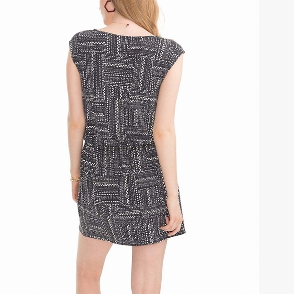 🆕 Midnight Black Abstract Gameday Cap-Sleeve Drop-Waist Dress - Picture 2 of 9